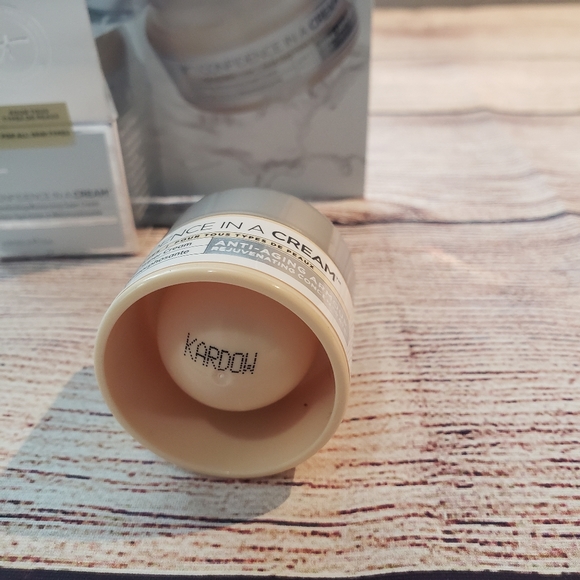 Confidence In A Cream Anti-Aging Moisturizer, It C - Picture 6 of 8